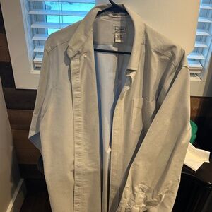 Men's long sleeved dress shirt